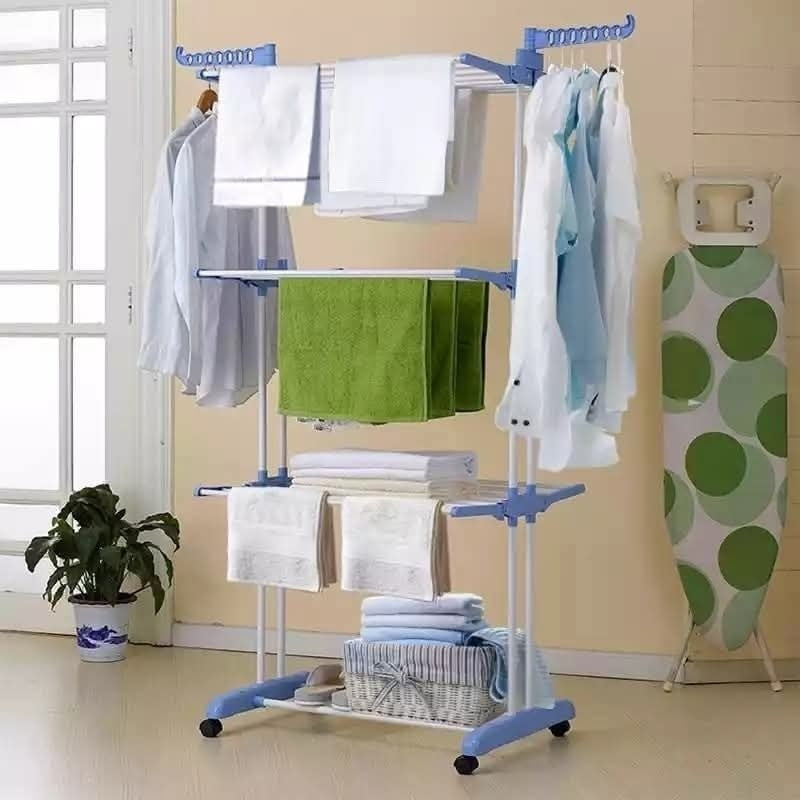 حاملة ملابس بثلاث طبقات (Three Layers of Clothes Hanger)