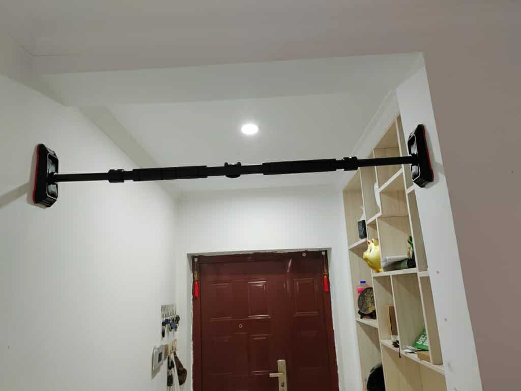 عصا تمرين العقلة القابلة للتثبيت على الأبواب (Pull-Up Bar)