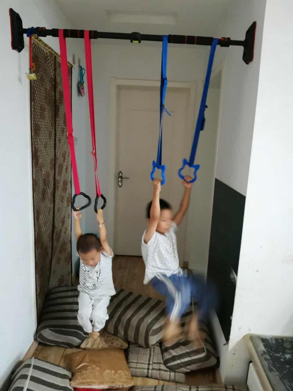 عصا تمرين العقلة القابلة للتثبيت على الأبواب (Pull-Up Bar)
