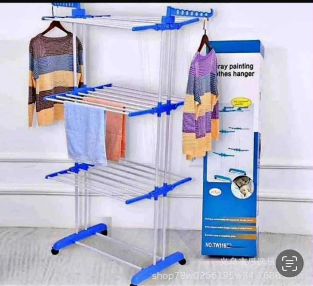 حاملة ملابس بثلاث طبقات (Three Layers of Clothes Hanger)